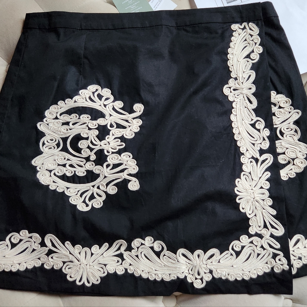H&M Appliqued A-line Wrap Skirt black Embellishment ecru cotton BNWT - Picture 3 of 16